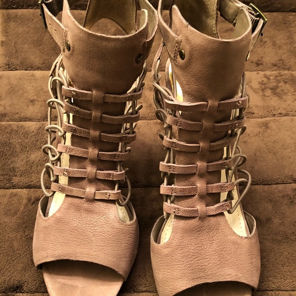 Vince Camuto heels - Picture 2 of 3